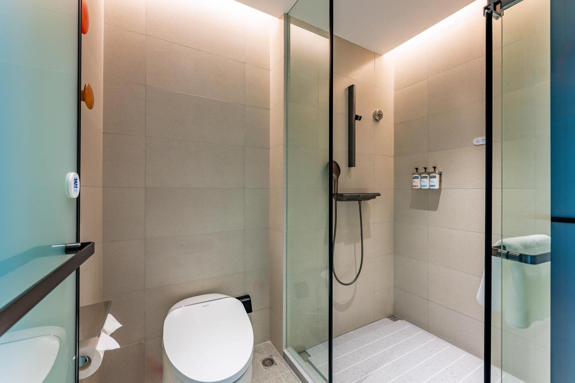 Holiday Inn Express Shanghai Jing'An Temple By Ihg Екстериор снимка