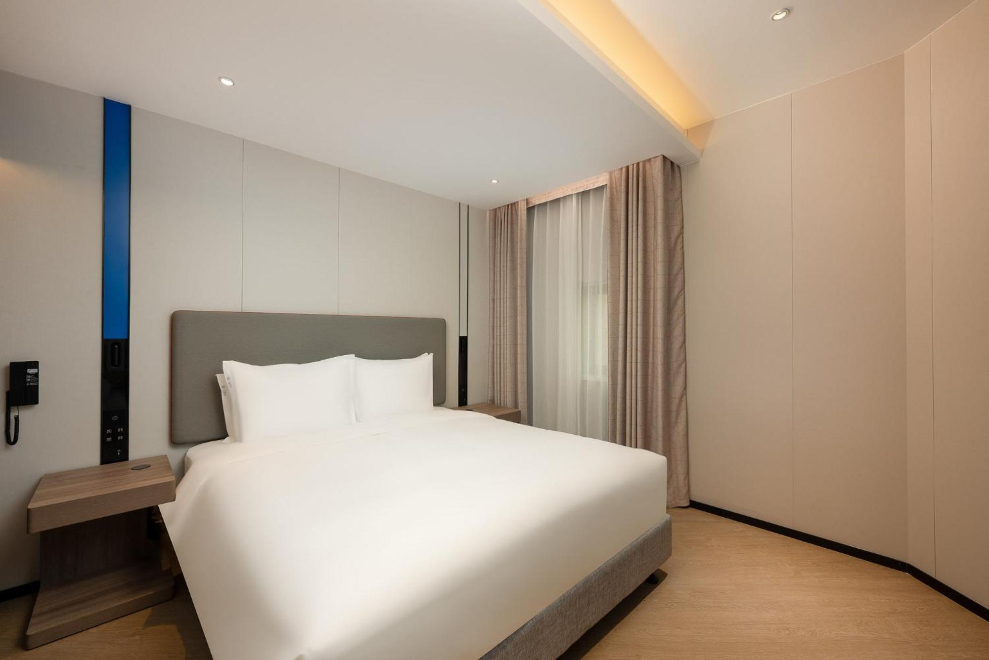 Holiday Inn Express Shanghai Jing'An Temple By Ihg Екстериор снимка