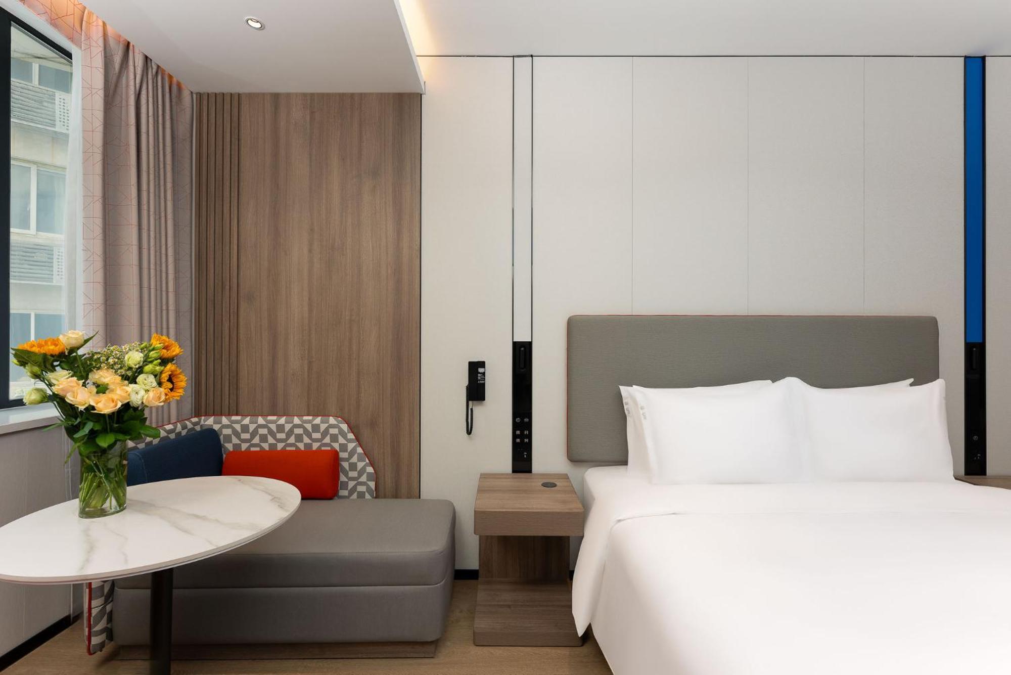 Holiday Inn Express Shanghai Jing'An Temple By Ihg Екстериор снимка
