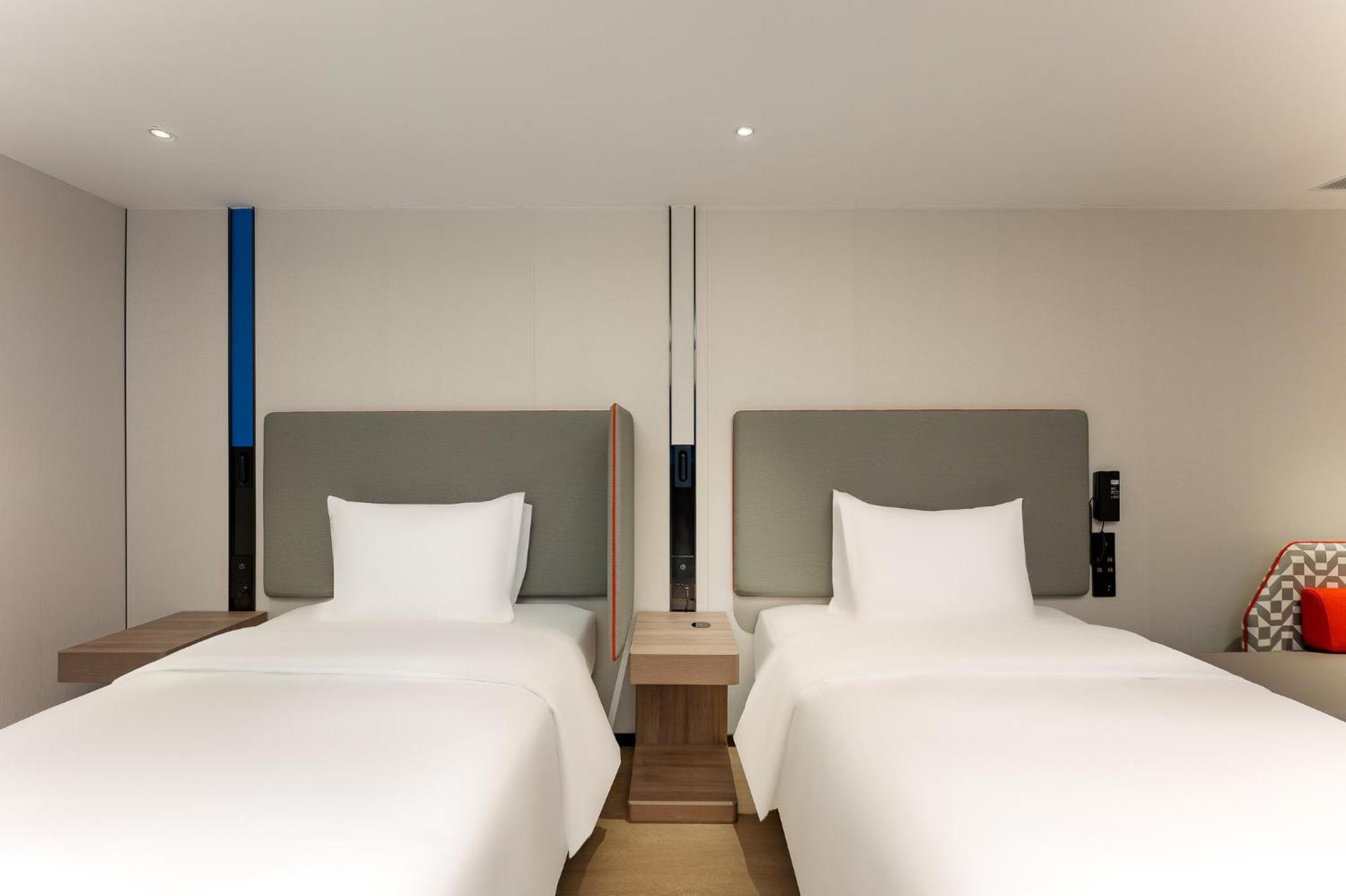 Holiday Inn Express Shanghai Jing'An Temple By Ihg Екстериор снимка