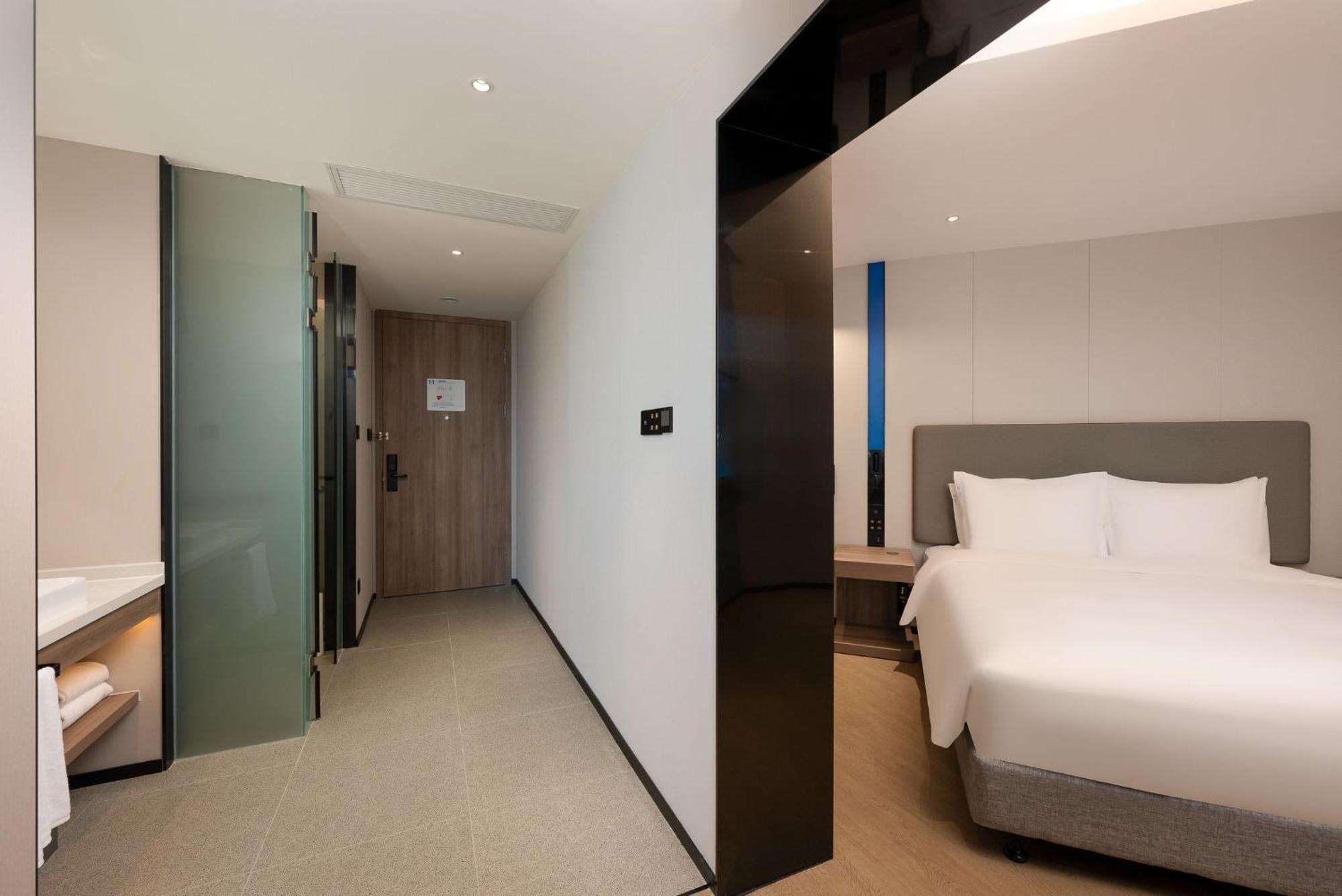 Holiday Inn Express Shanghai Jing'An Temple By Ihg Екстериор снимка