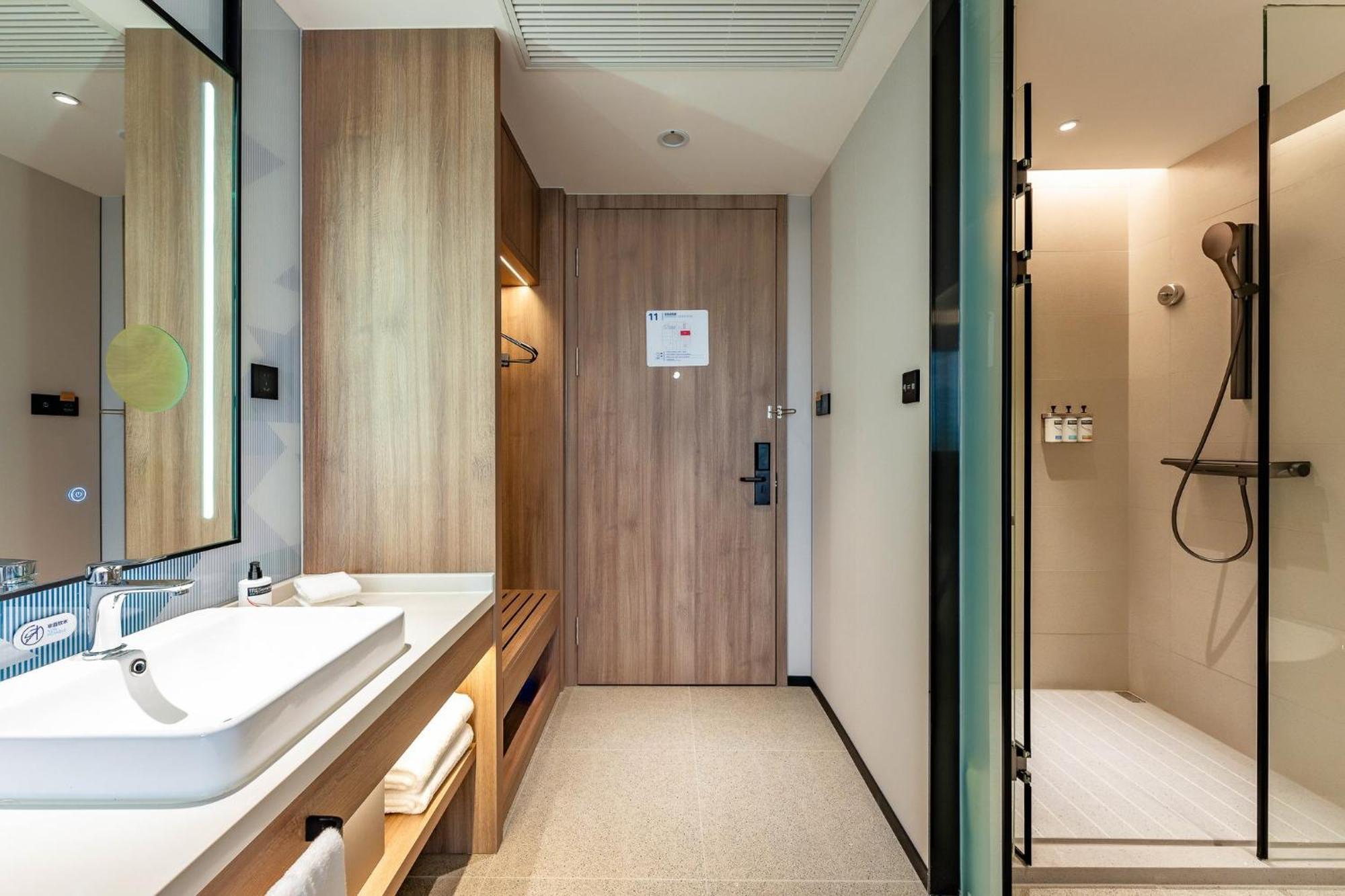 Holiday Inn Express Shanghai Jing'An Temple By Ihg Екстериор снимка