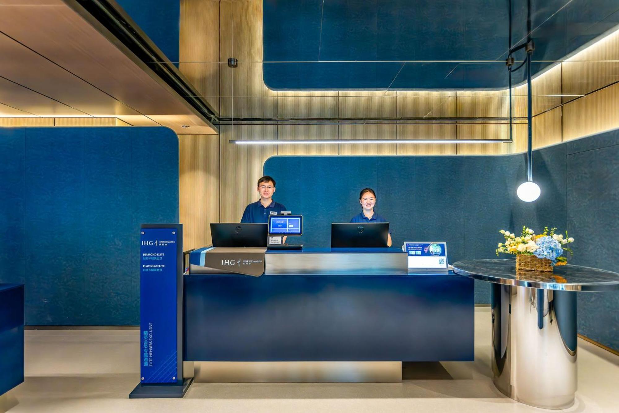 Holiday Inn Express Shanghai Jing'An Temple By Ihg Екстериор снимка